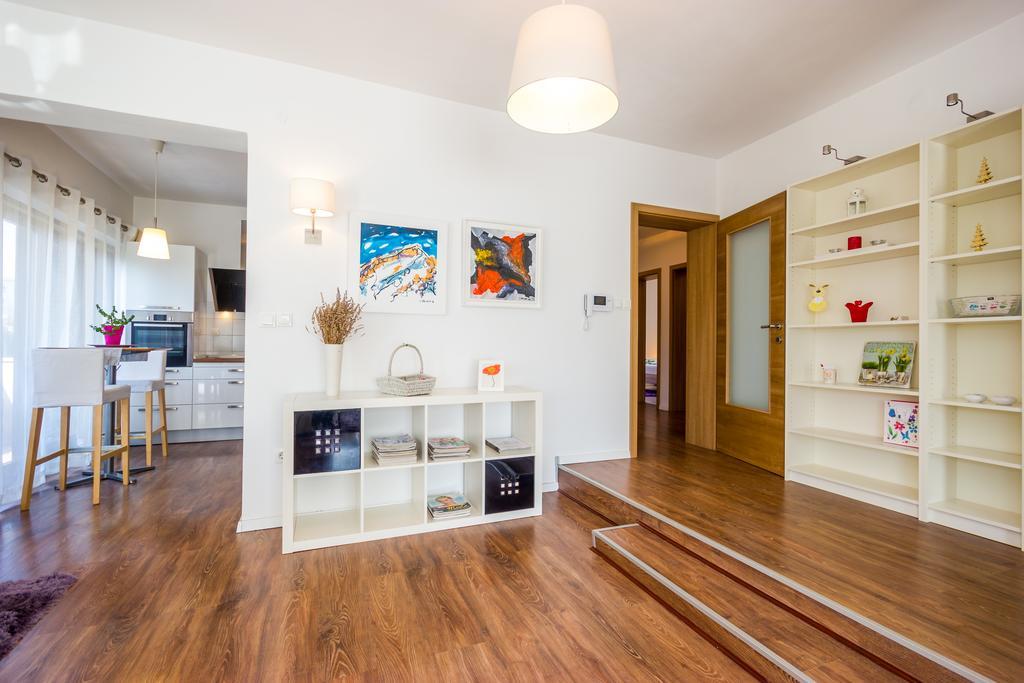 Cozy And Modern Apartments 카스타브 외부 사진
