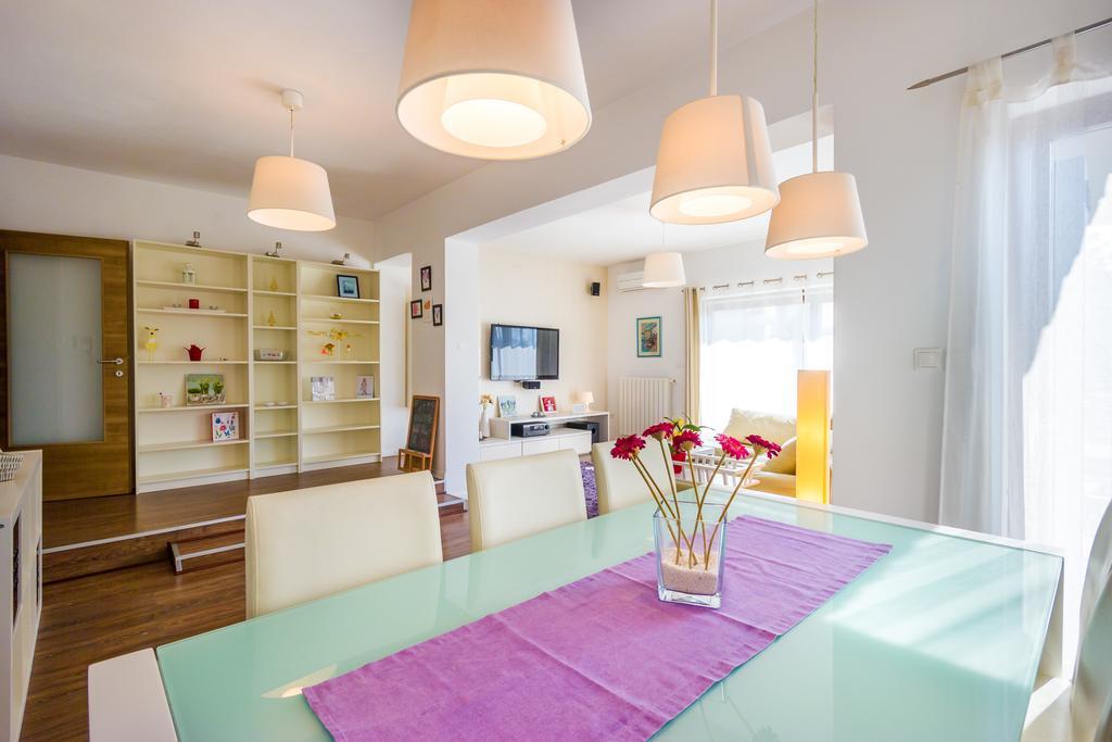 Cozy And Modern Apartments 카스타브 외부 사진